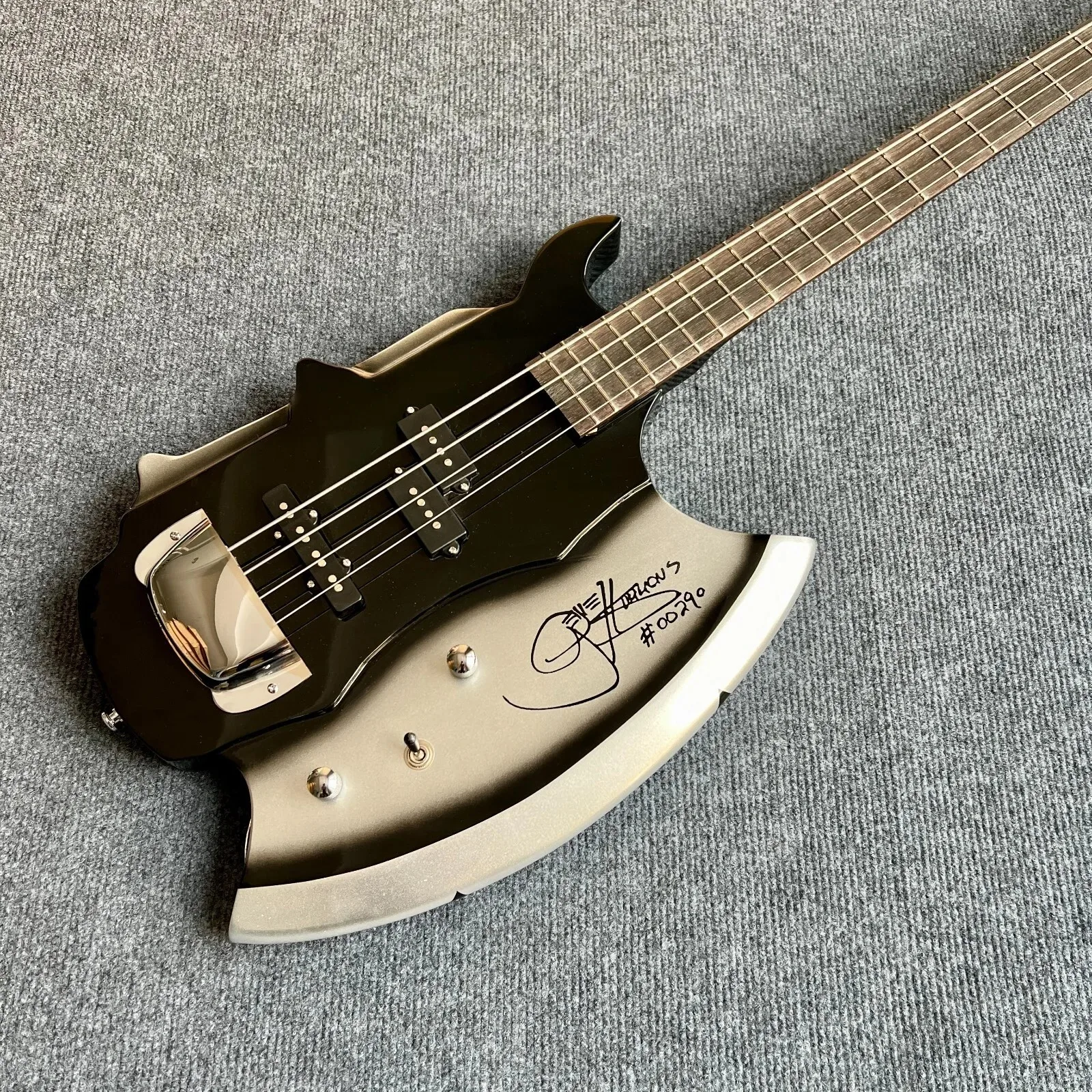 Gene Simmons Guitar 4 Strings Bass Axe Signiture Rock Kiss Firehawk