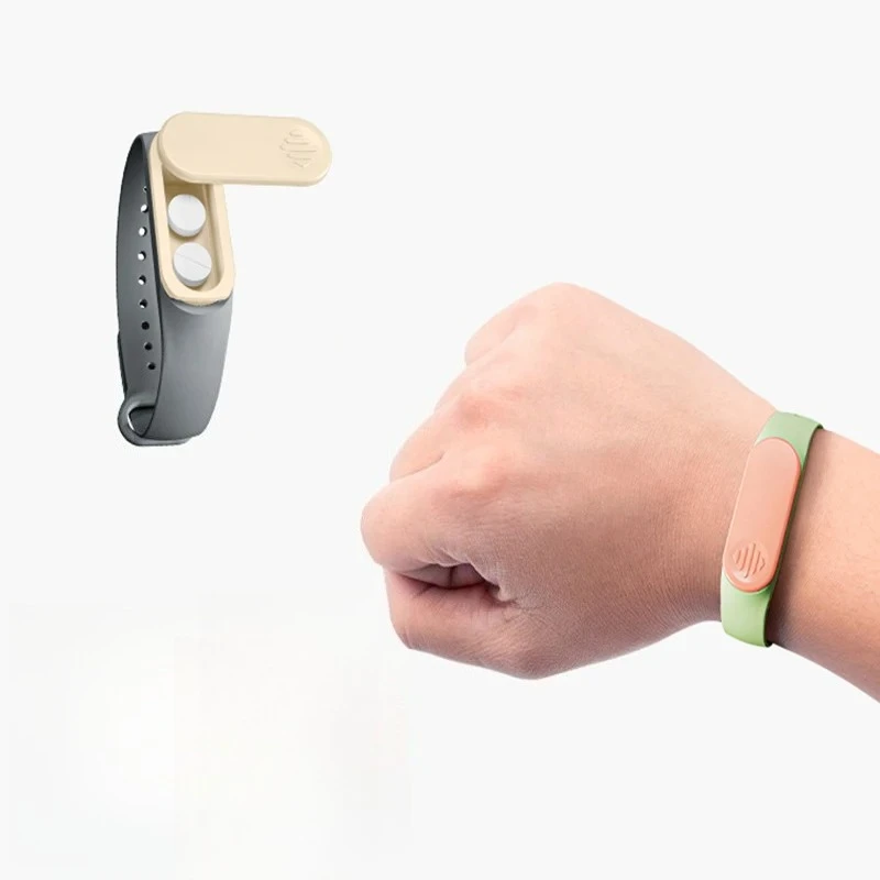 Portable 360° Rotating Wristband Pillbox, Travel and Outdoor Daily Medication Emergency Pillbox
