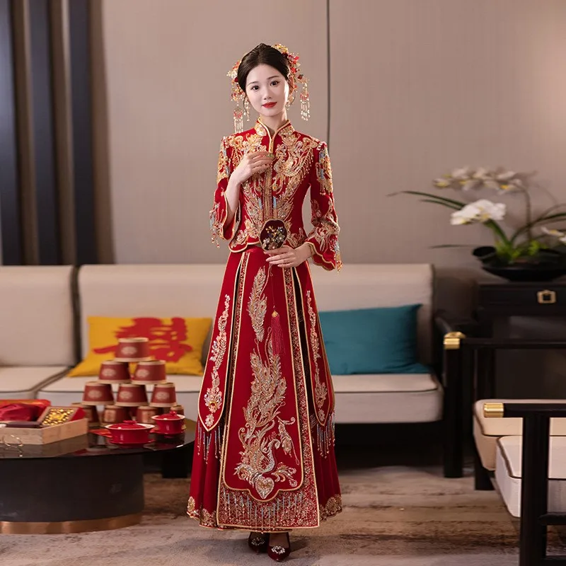 

Новое сверхпрочное бархатное свадебное платье в китайском стиле представлен для тостов.