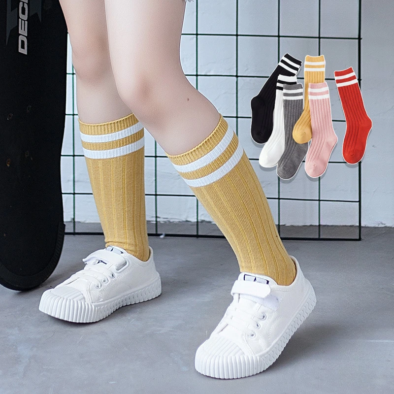 Chaussettes longues et hautes pour enfants, en coton doux et chaud, bas d'école pour enfants, chaussettes de sport à rayures noires et blanches, nouvelle collection automne hiver 2024