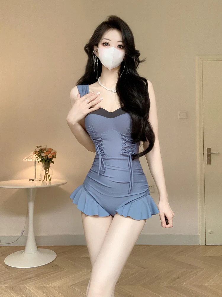 Traje de baño Retro para mujer, novedad de 2025, traje de baño conservador de una pieza con volantes para vacaciones, traje de baño azul con cordones y cuello cuadrado dulce para piscina