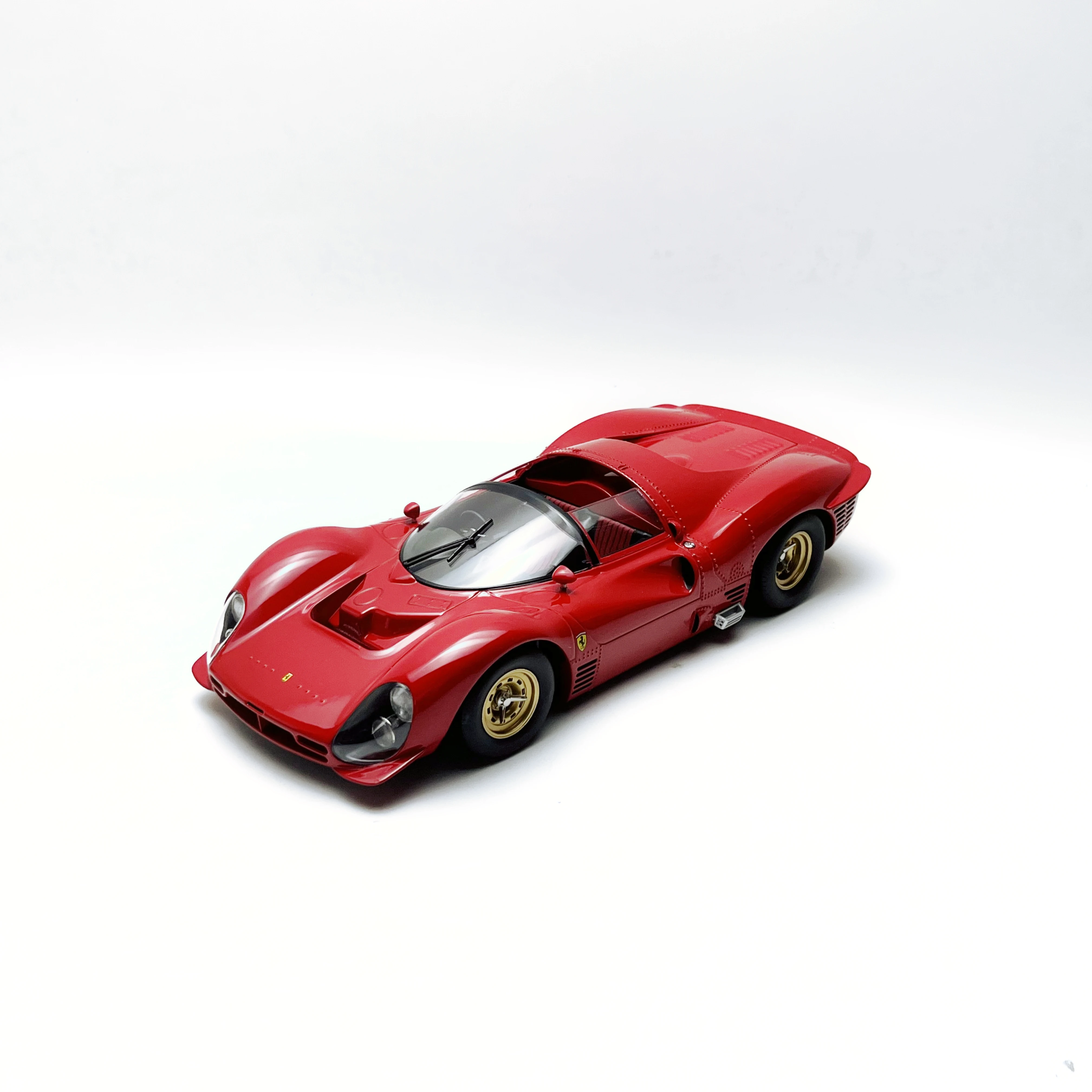 

Diecast WERK83 1/18 Ferrari 330 P3 4.0L V12 Two-door Coupe Alloy Open Cover Car Model Collectible Toy Gift Souvenir Display