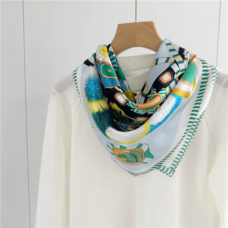 Sciarpa di seta di gelso primaverile con stampa a farfalla Versione coreana Sciarpa quadrata di pura seta alla moda versatile ed elegante