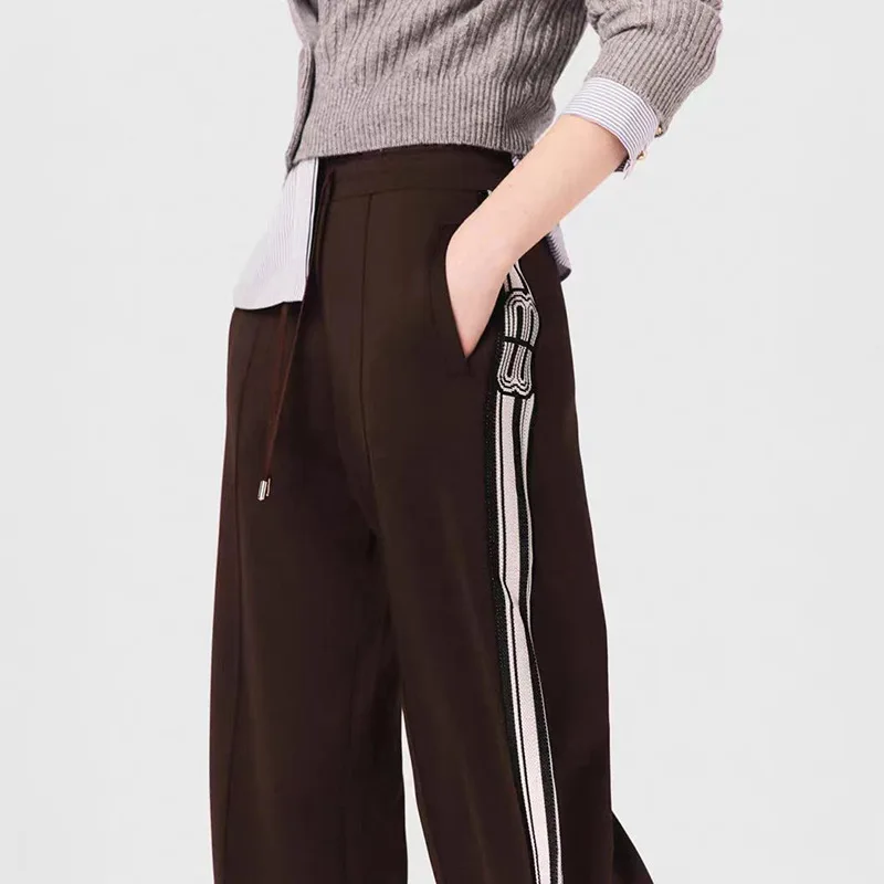 【Regalo gratis】 Conjunto de chaqueta y pantalones con cremallera y cuello tipo polo con borde de rayas estilo deportivo otoño/invierno 2025