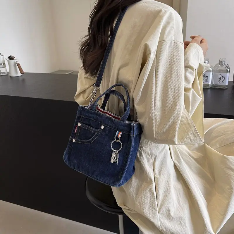 

2024 new pocket fashionable denim lightweight shoulder bag women's crossbody bag large capacity casual commuting