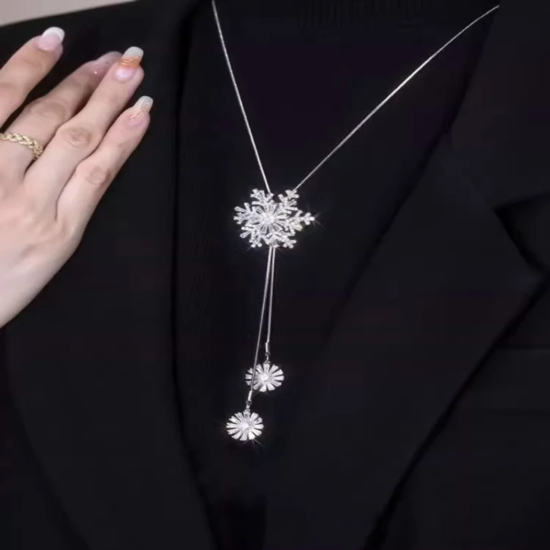 الدورية الزركون ندفة الثلج قلادة المرأة مزاجه سلسلة الترقوة ضوء الفاخرة المتخصصة الراقية سترة سلسلة الخريف