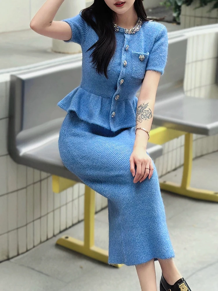 ダイヤモンドボタンのフェイクツーピースニットドレス、エレガントでスタイリッシュ。 フリル付き半袖ロング丈レディースワンピース、2026年春新作