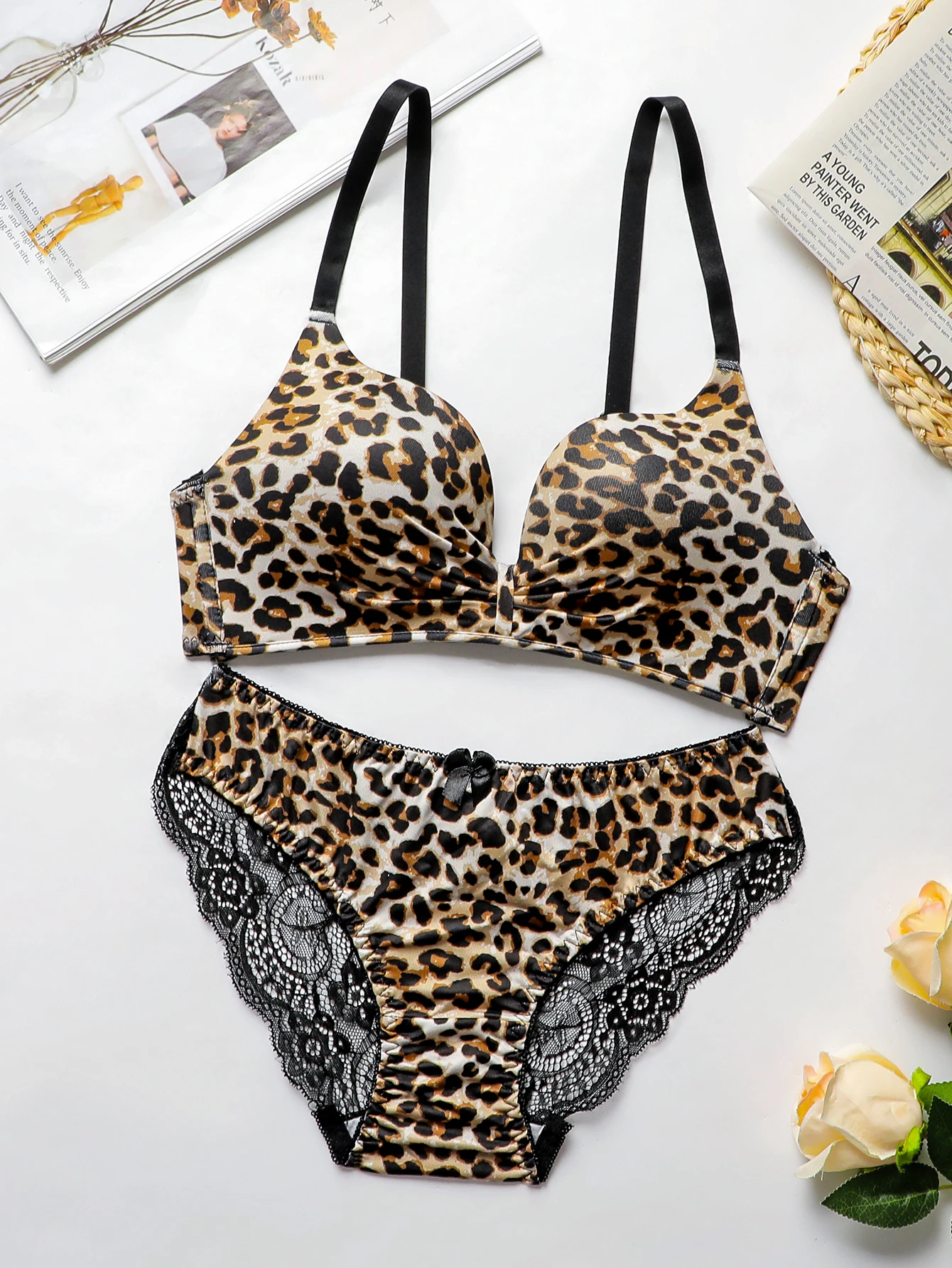 Hot Selling High-quality Sexy Women\'s Seamless And Steel Ring Two-piece Leopard Print Underwear Women\'s Lace Underwear Set B2046