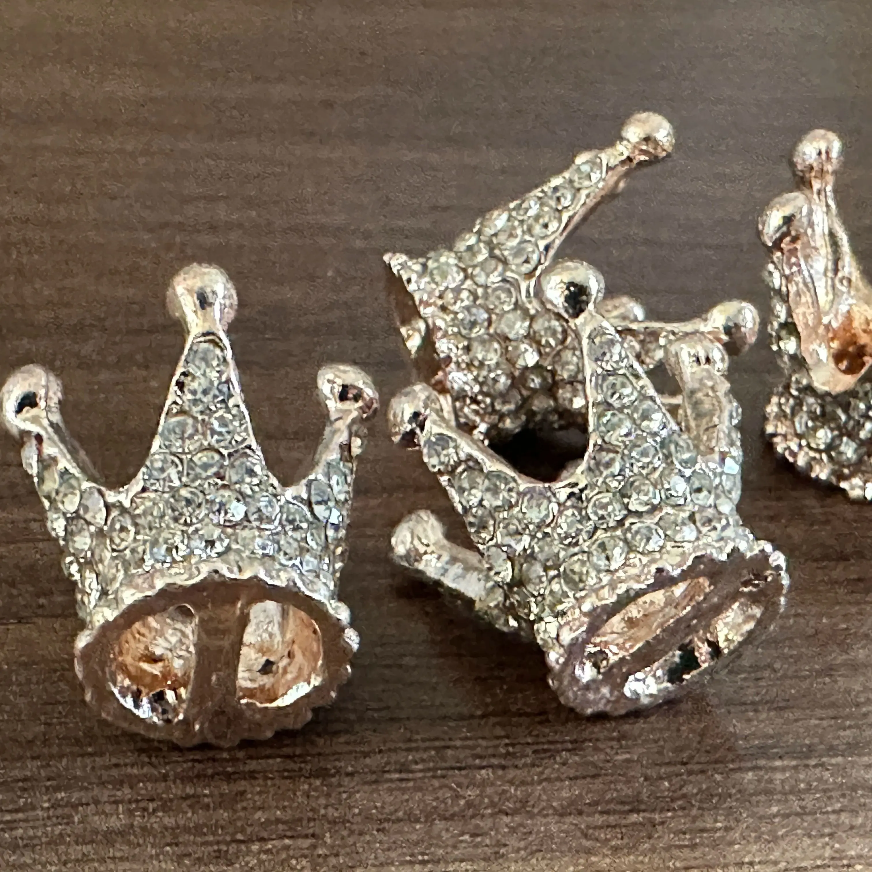 2pcs Crown-shaped Hole,Clothes Buttons,Decorative Handmade Girl's Gifts,Wedding Dressing Decoration Buttons Headwear Decoration