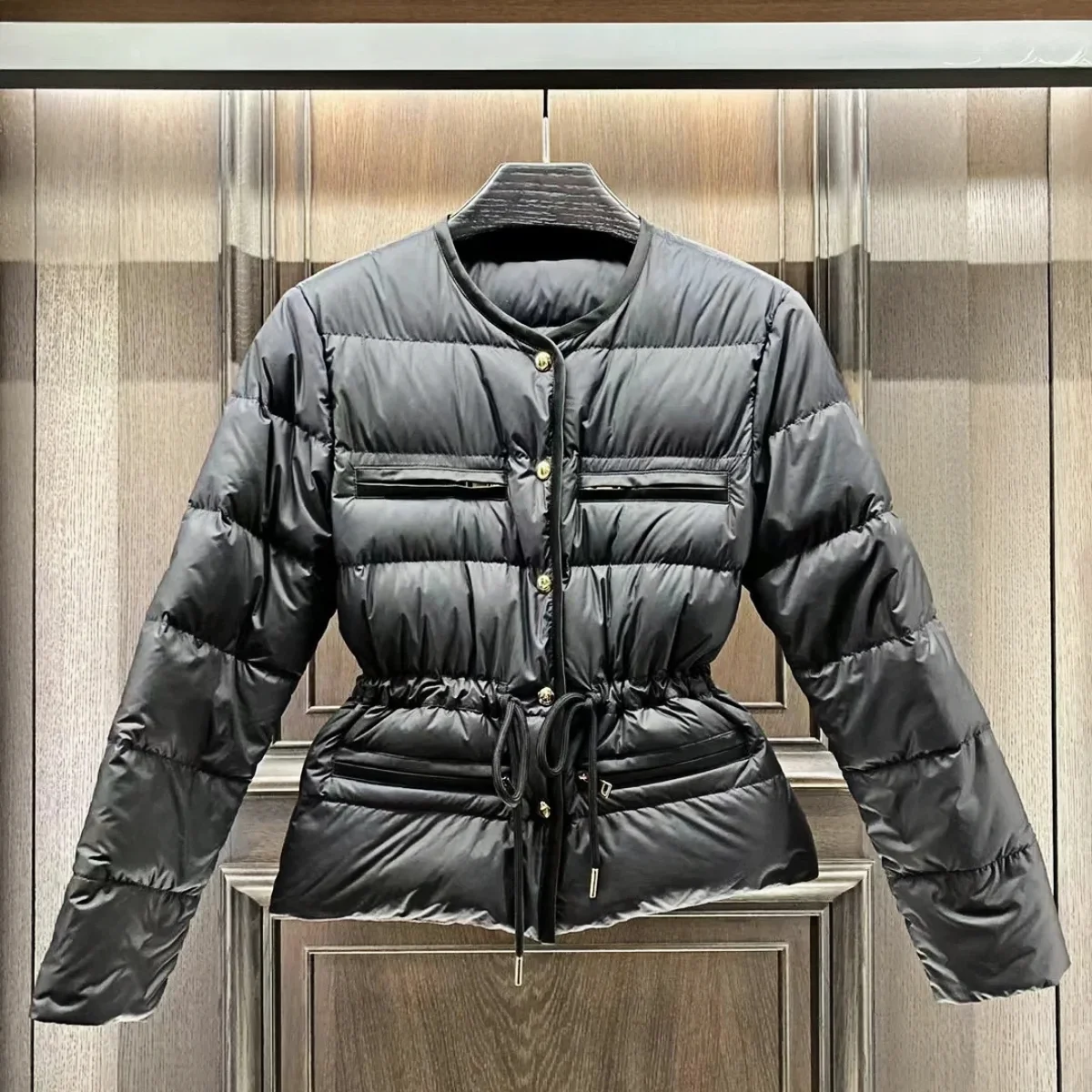 

Fashionable Black Bowed Waist Short Puffer Jacket Women's Slim Fit Warm Lightweight White Goose down Coat round Neck Design