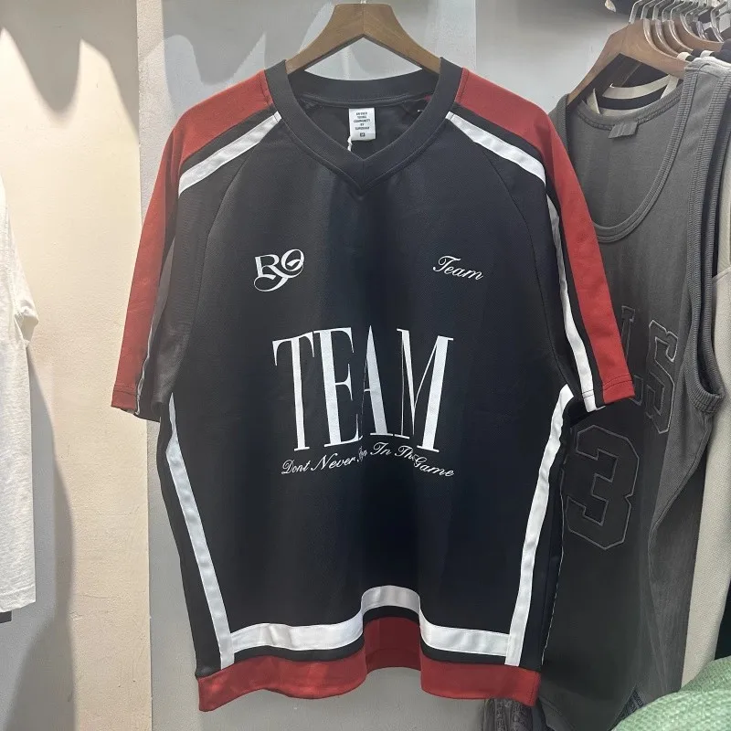 

Fake Two Pieces Stripe Short Sleeved V Neck T Shirt Men Women Mesh Breathe Splice Color TEAM Big Print Logo T-shirt Clothes