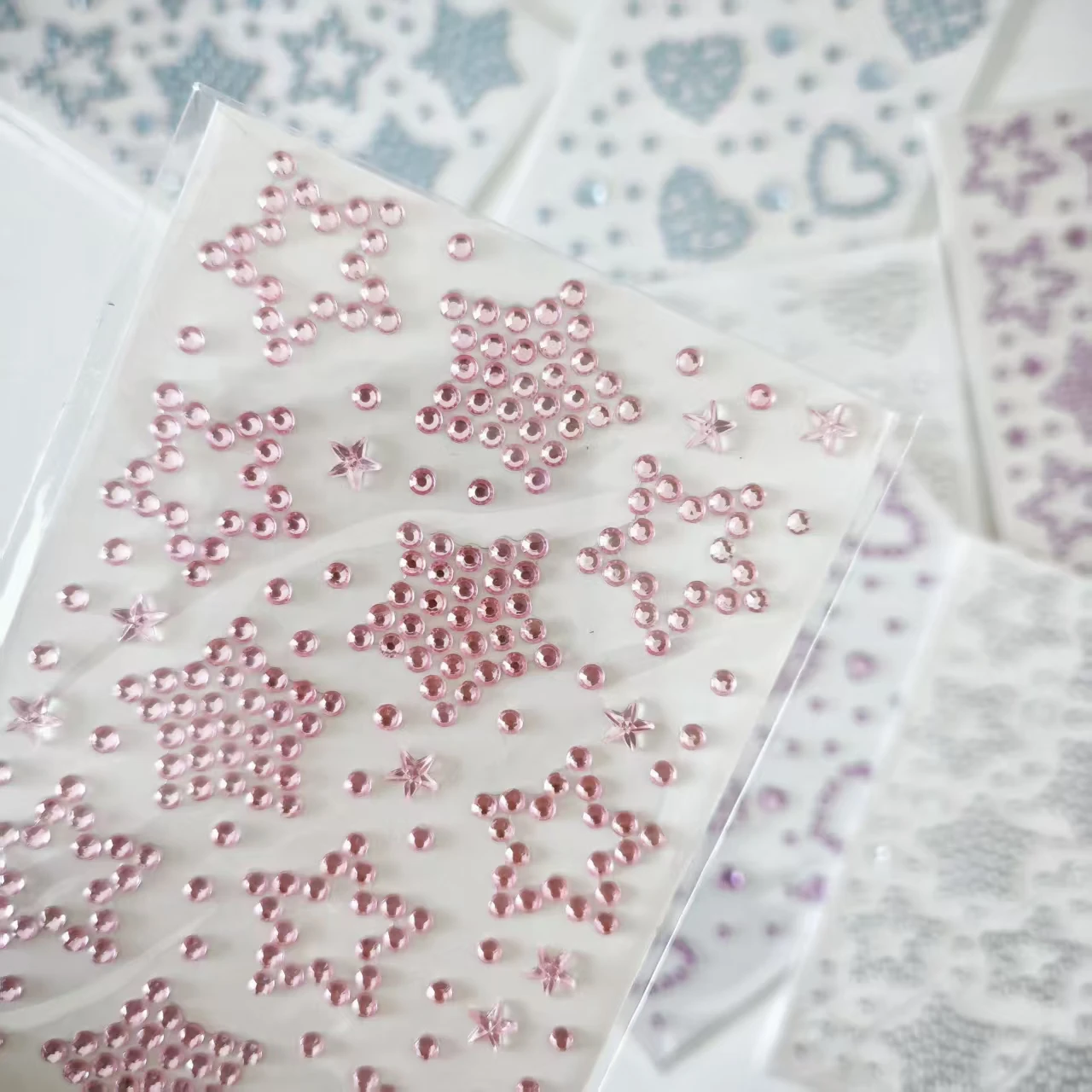 8 buah bintang berujung lima, hati, stiker mengkilap, riasan panggung, stiker mata, stiker wajah, stiker dekoratif.