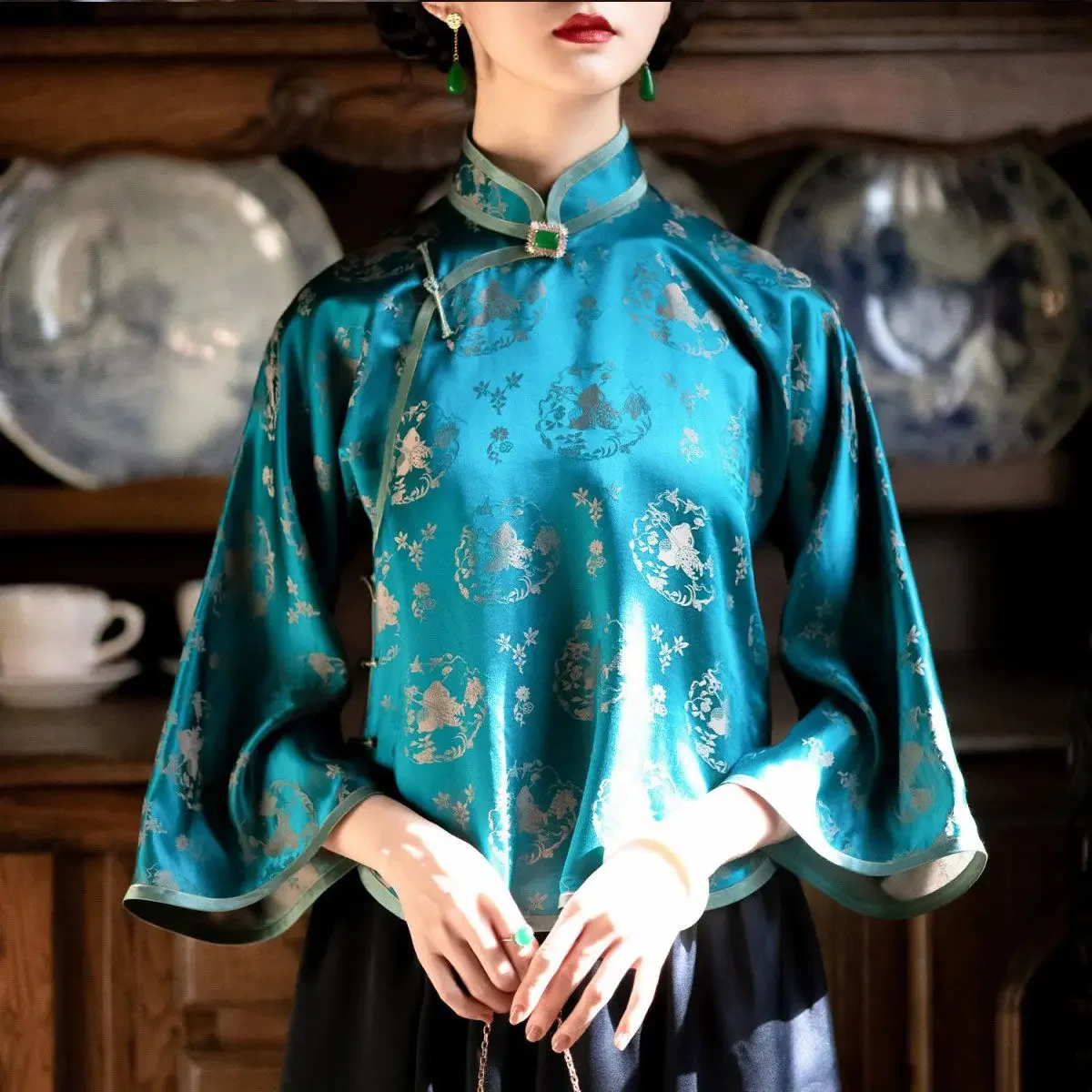 Tang Suit Traditional Chinese Tops for Women Fashion Blue Printing Soft Elegant Retro Oblique Placket Buttoned Arge Blouse