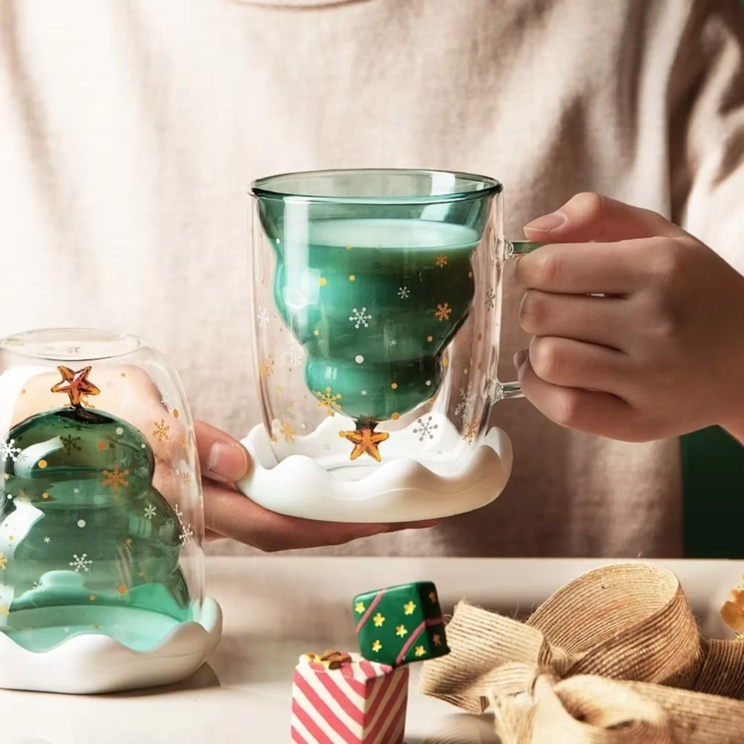 Taza de café con globo de nieve, juego de regalo de Feliz Navidad, taza de cristal con árbol de Papá Noel y fabricación de cucharas, tazas 3D de doble pared de nuevo diseño