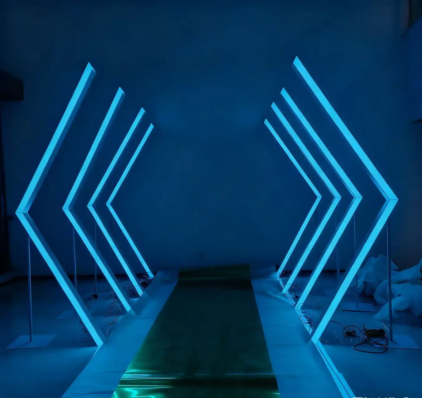 

FSDKX Geometric Metal Wedding Backdrops Arch Door Tunnel Lighted Background Panels Props Stage for Events Decoration