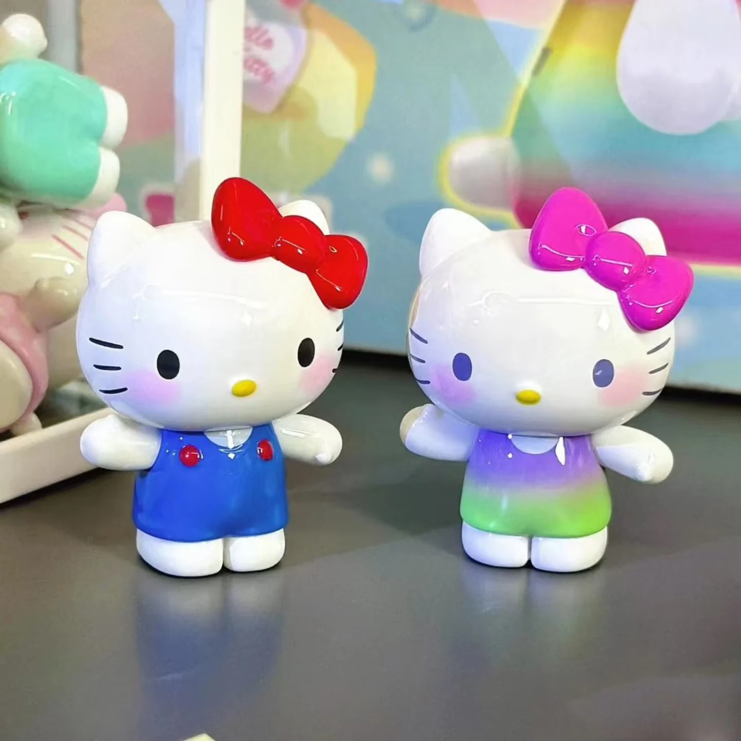 새로운 톱토이 헬로키티 여름 레인보우 캔디 시리즈 블라인드 박스 미니 빈즈 귀여운 파티클 서프라이즈 백 데코 애니메이션 피규어 장식품