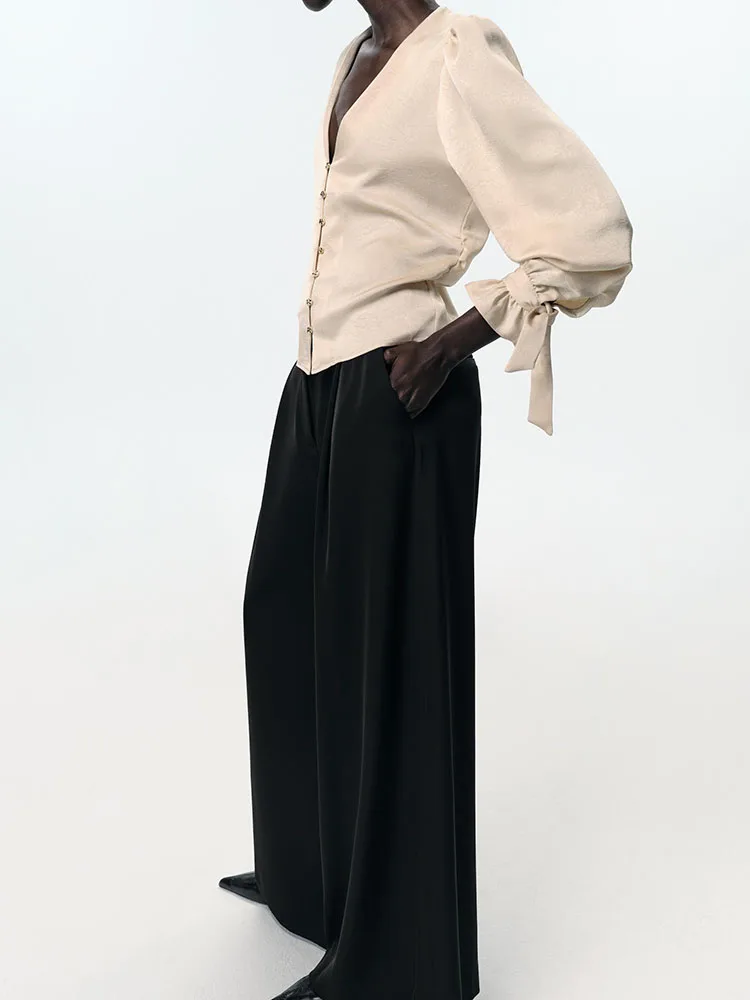 เสื้อผ้าแฟชั่นสไตล์หวานสบายๆ ทรงพลีทเข้ารูป รุ่นใหม่ล่าสุด ฤดูใบไม้ร่วง 2025 เสื้อผ้าผู้หญิง แขนพอง คอวี เสื้อผ้าเด็กผู้หญิง