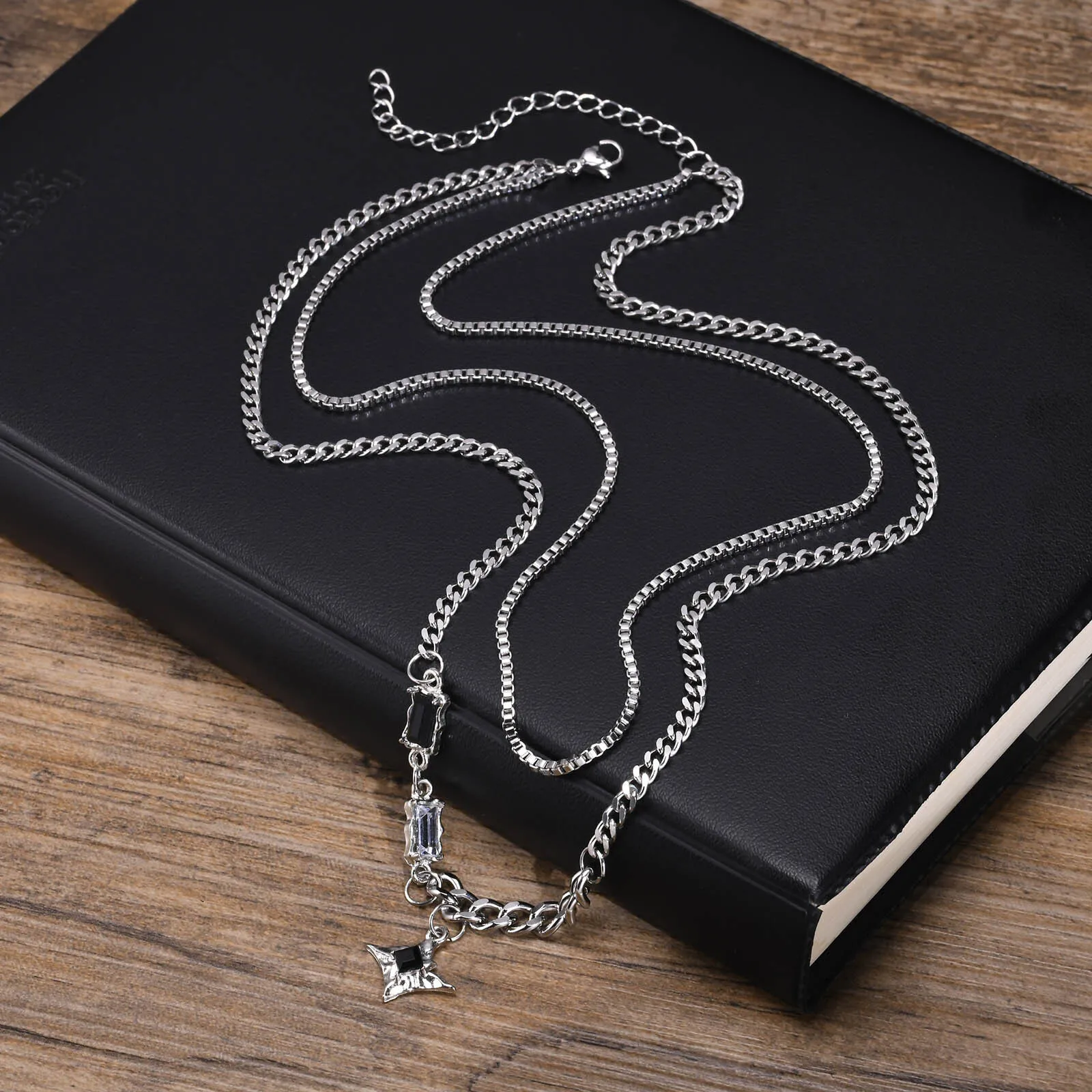 Schwarze Stern-Charm-Halskette für Mann und Frau, Edelstahl-Schmuck, doppelte Gliederkette, stapelbares Halsband, Geburtstag, Weihnachten, Geschenk – Detail 3