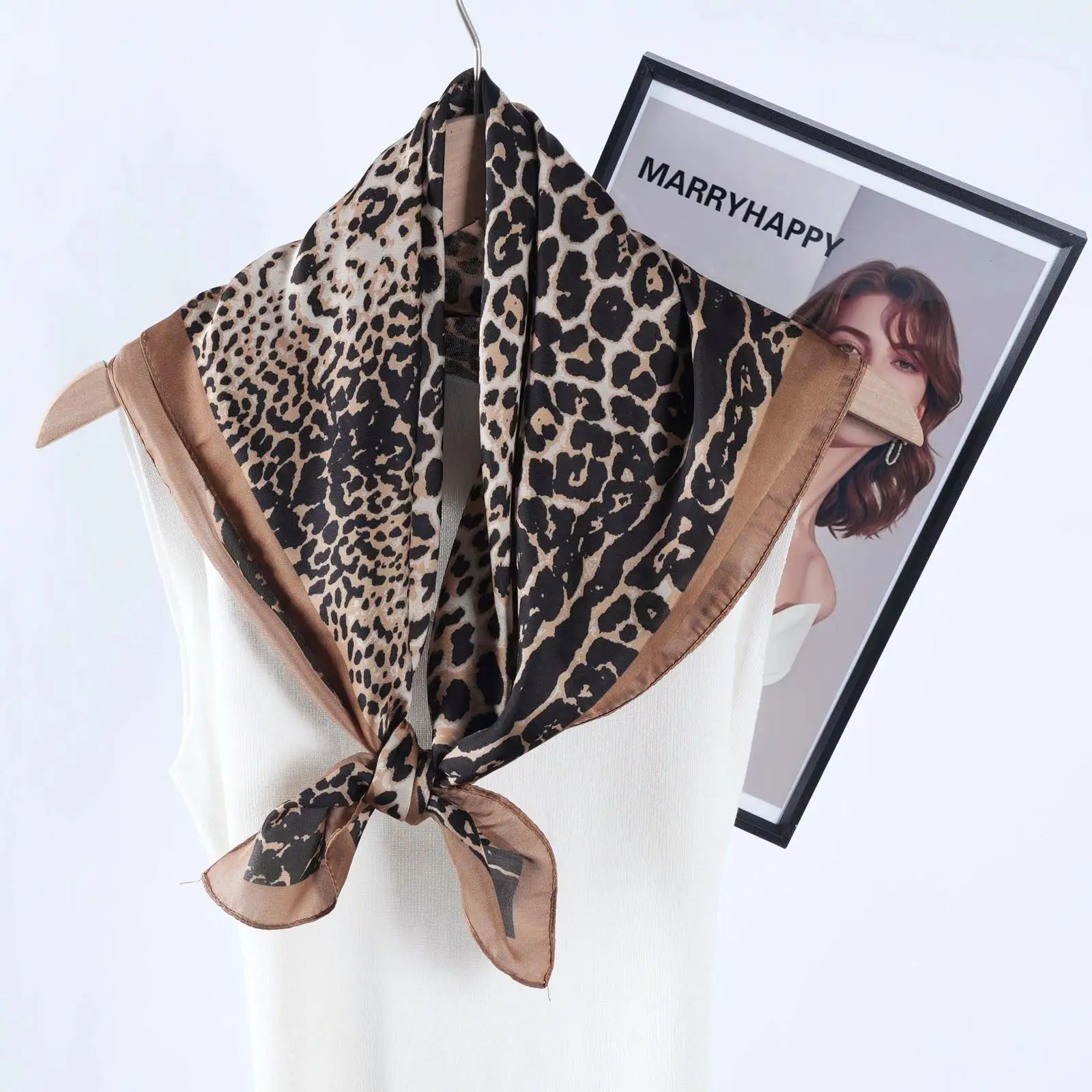 

Street Faion Ladies Snake Print Satin Square Scarf Sexy Spicy Head Wrap Chest Wrap New Cross-Border Long Sve Autumn Wear