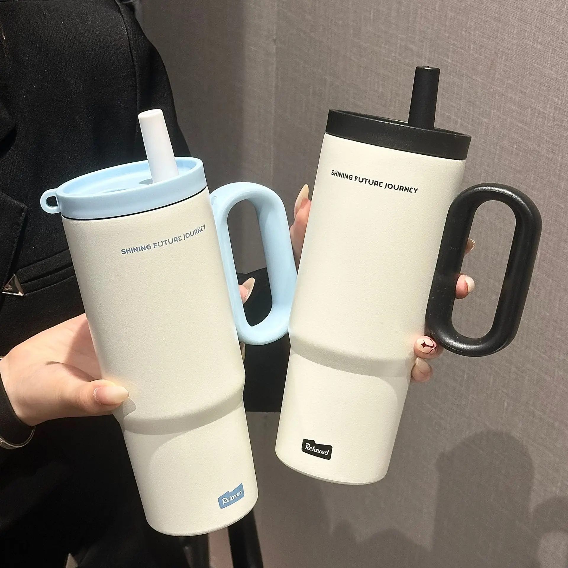 Copo elegante com filtro de chá, copo térmico de aço inoxidável de grande capacidade com canudo e alça, caneca de viagem à prova de vazamento para deslocamento