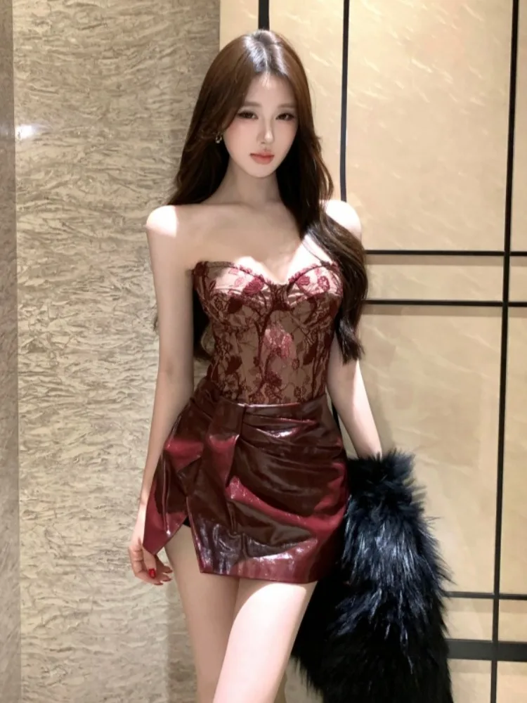 

Sexy Lace Fibone Crop Top And High Waist PU Skirt Set Women's Faion Two-Piece Suit ort Pants Regular Svel Zipper