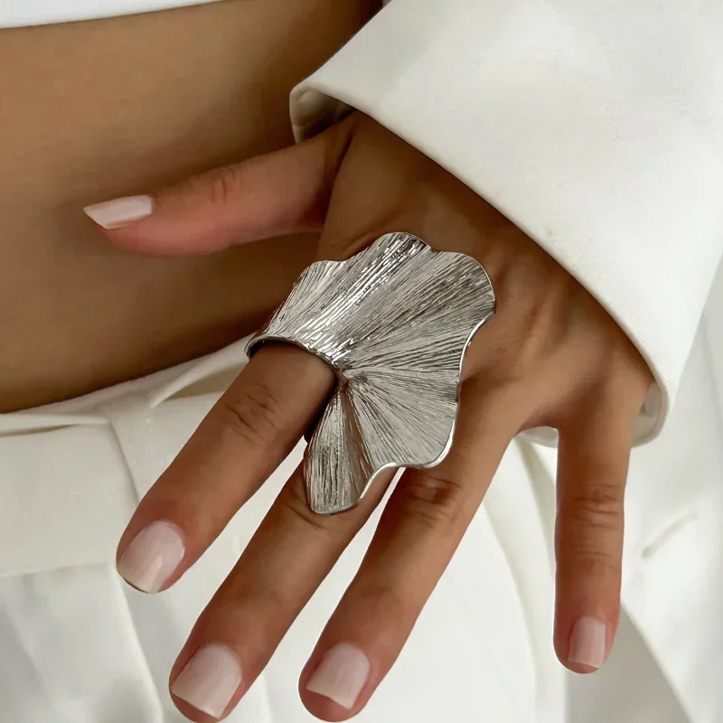 Personality Ginkgo Leaf Ring for Women Men Fashiontrend Classic Metal Pleated Leaf Fan-Shaped Finger Ring Punk Party Jewelry