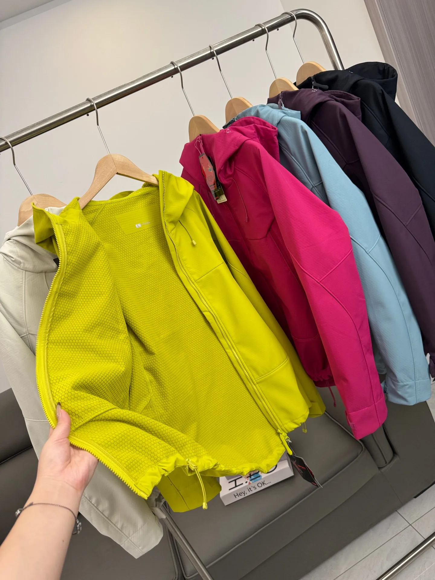 

Мужская и женская куртка-софтшелл с флисовой подкладкой, капюшоном, ветрозащитная, водоотталкивающая, дышащая, на молнии, с мягкой подкладкой под подмышками