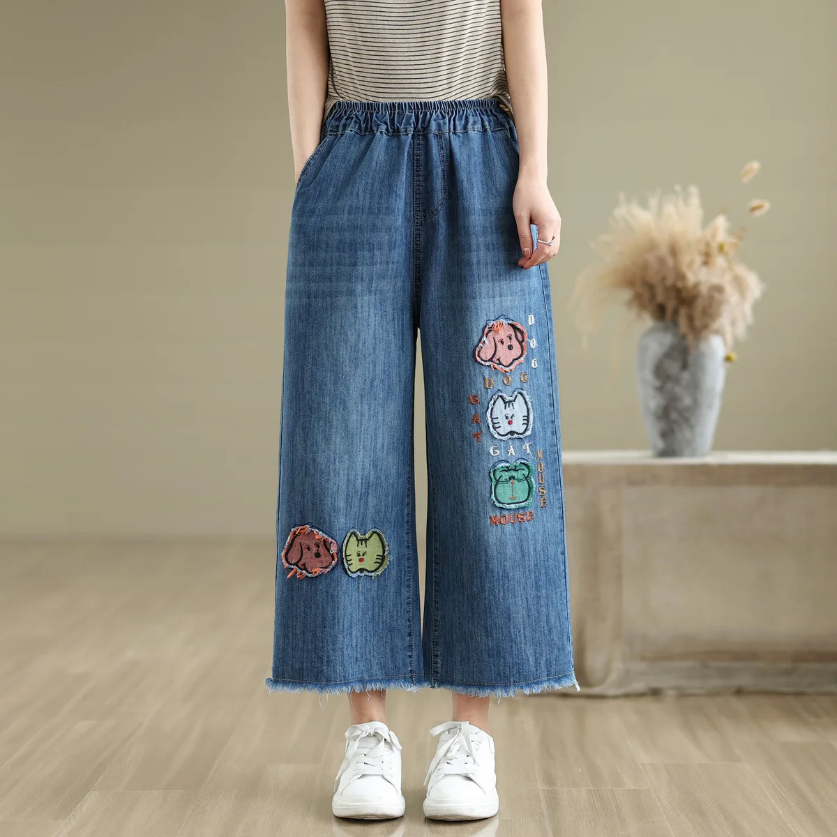 Aricaca Calça jeans feminina capri cintura alta bordada casual verão jeans casual