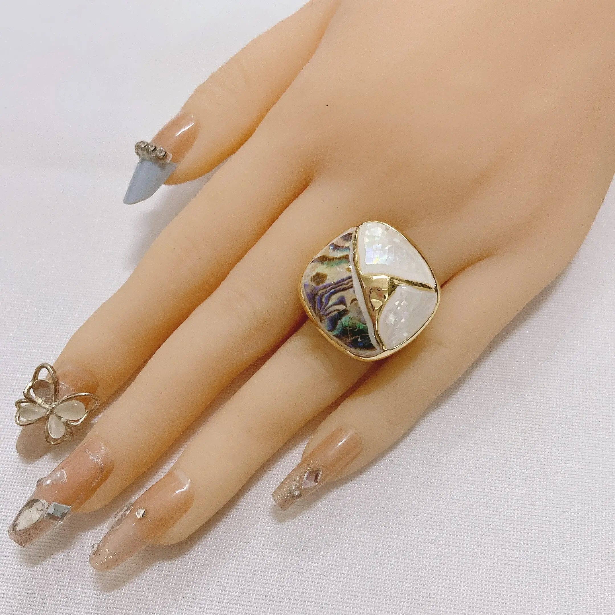 Everything You Need to Know About Rings: Styles, Materials, and Where to Buy