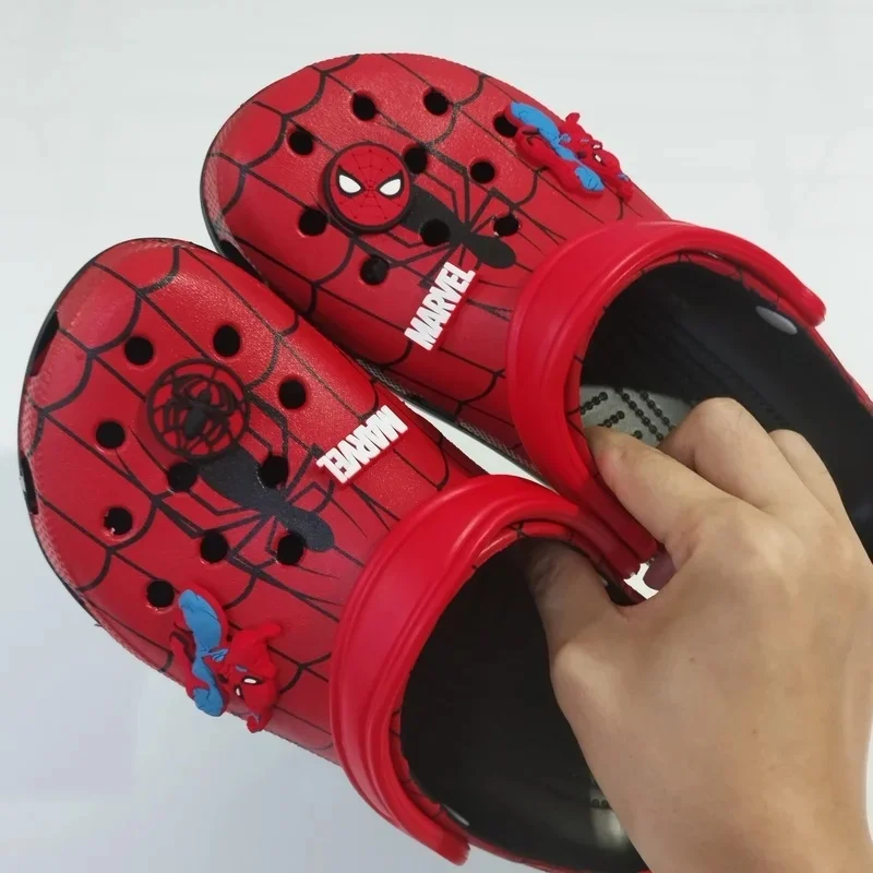 

Summer New Spider Man Movie Peripheral Hole Beach Shoes Anti Slip And Lightweight Comfortable Summer Flip Flops Wearing Gifts