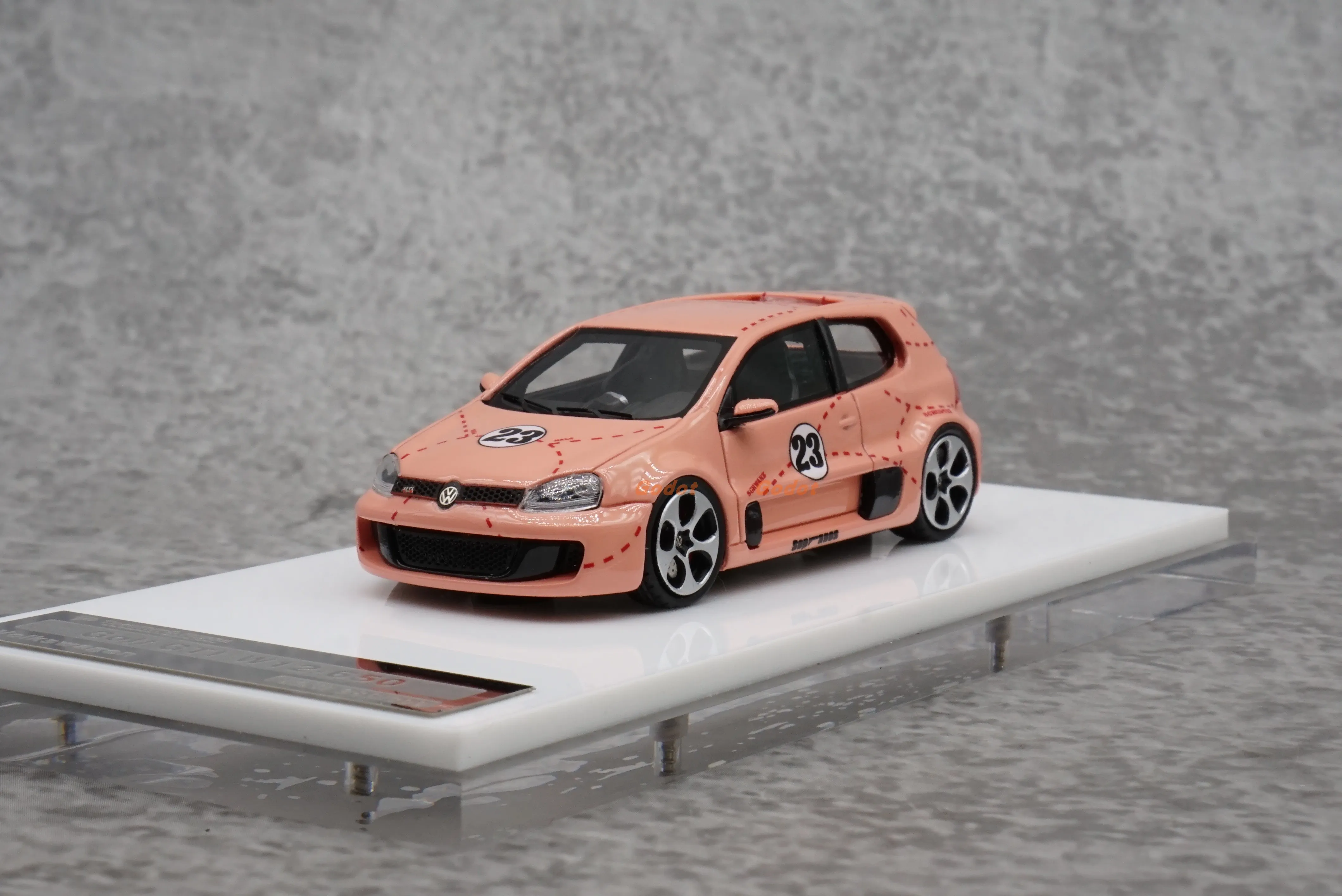 1:64 Volkswagen Golf GTI W12 650 Pink Pig Limited Edition Resin Model Car Gift