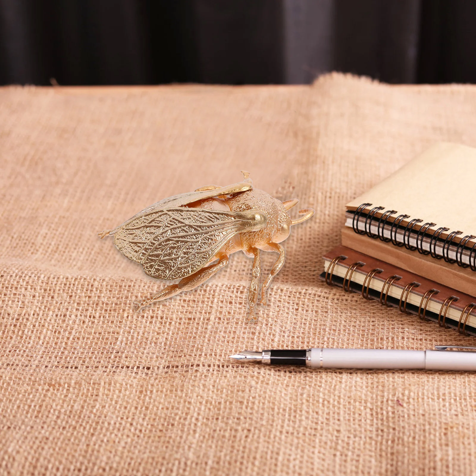 

Small Bee Plastic Insect Statue Sculpture Feng Shui Desktop Tea Pet Sand Table Animal Ornament Decor