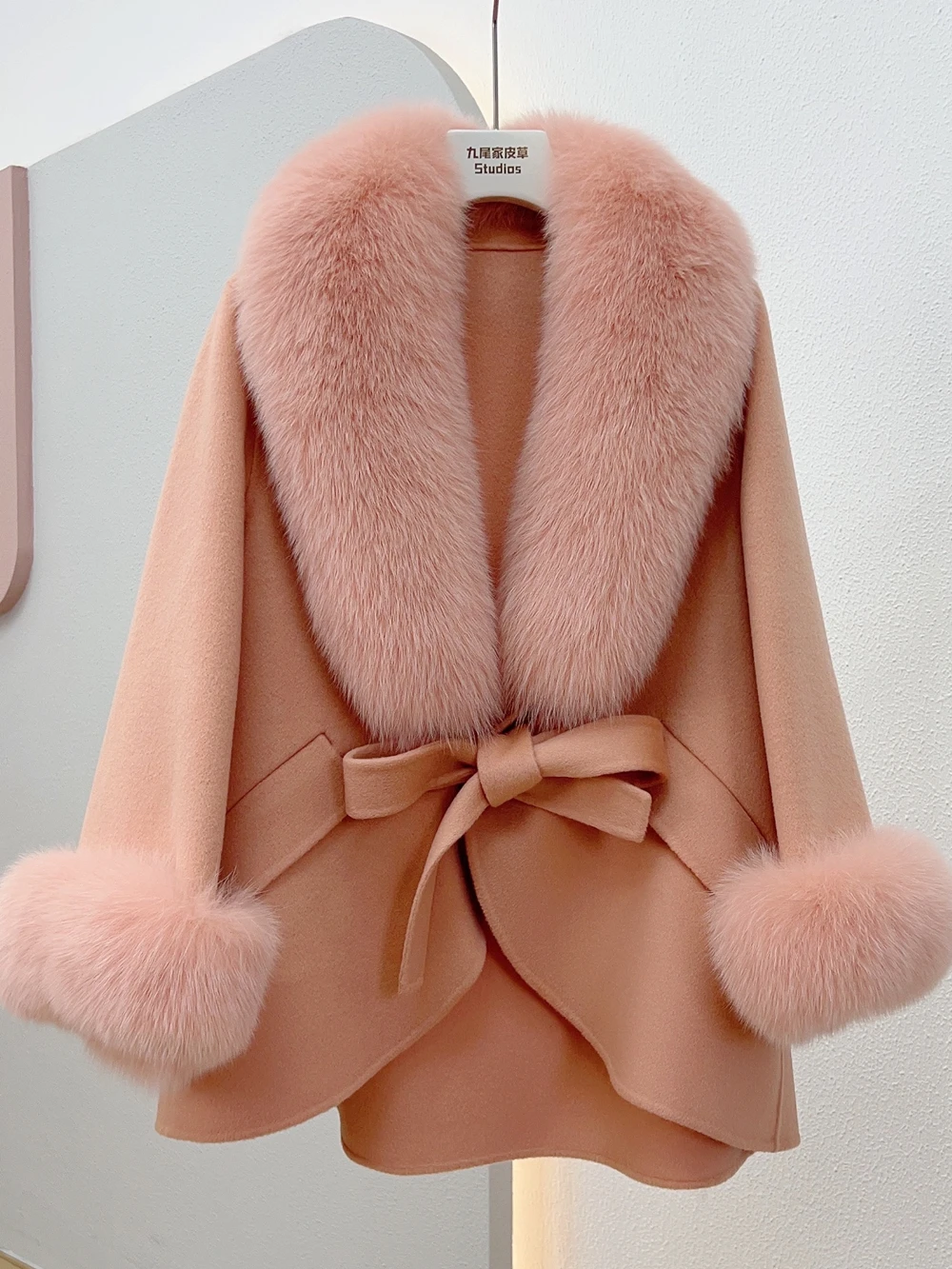 2023 Winter New Mid-Length Slimming Cape Fox Fur Fur Coat Wool Double Sided Cotton Cashmere Coat for Women