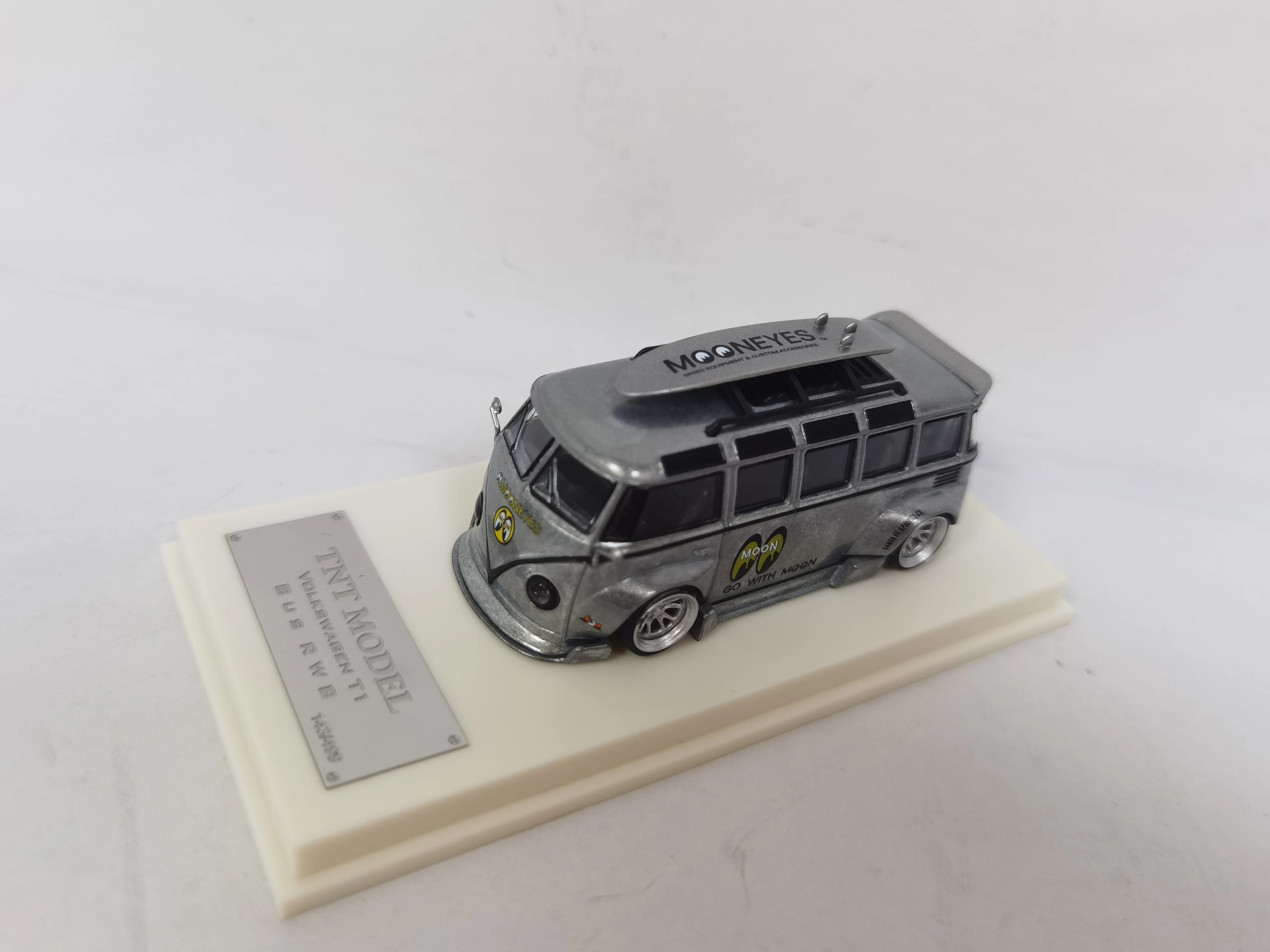 Diecast Model  TNT 1/64 VOLKSWAGEN Bus RWB-For Collection- Mooneyes