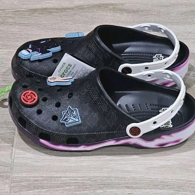 New Jujutsu Kaisen Anime Clogs, Non-Slip Eva Slip-On Shoes with Detachable Charms, Breathable Casual Garden Shoes for Men Women