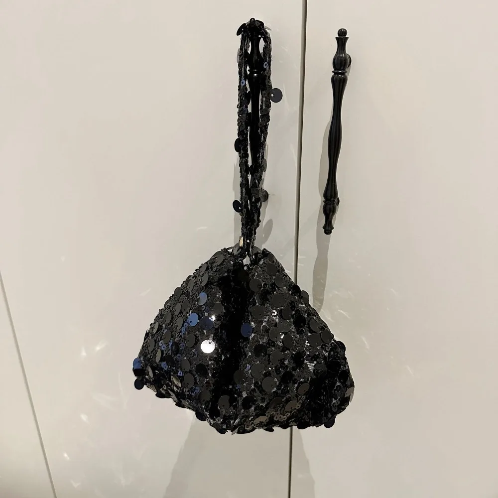 

Portable Shiny Silver Sequin Wrist Bag Zipper Handbag Blingbling Handbag Underarm Bag Magnetic Evening Banquet Bag Wedding