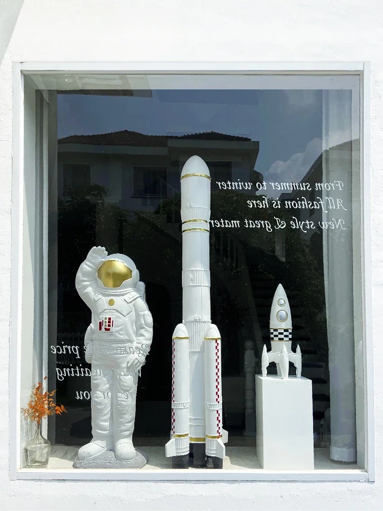 1.8 M Rocket Floor Ornaments Oversized Astronaut Sculpture Sample Room Decorations