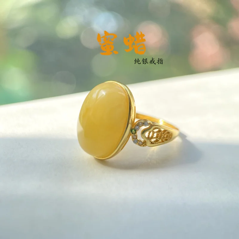 

Natural Chicken Fat Yellow Beeswax Surface Ring Female S925 Sterling Silver Inlaid