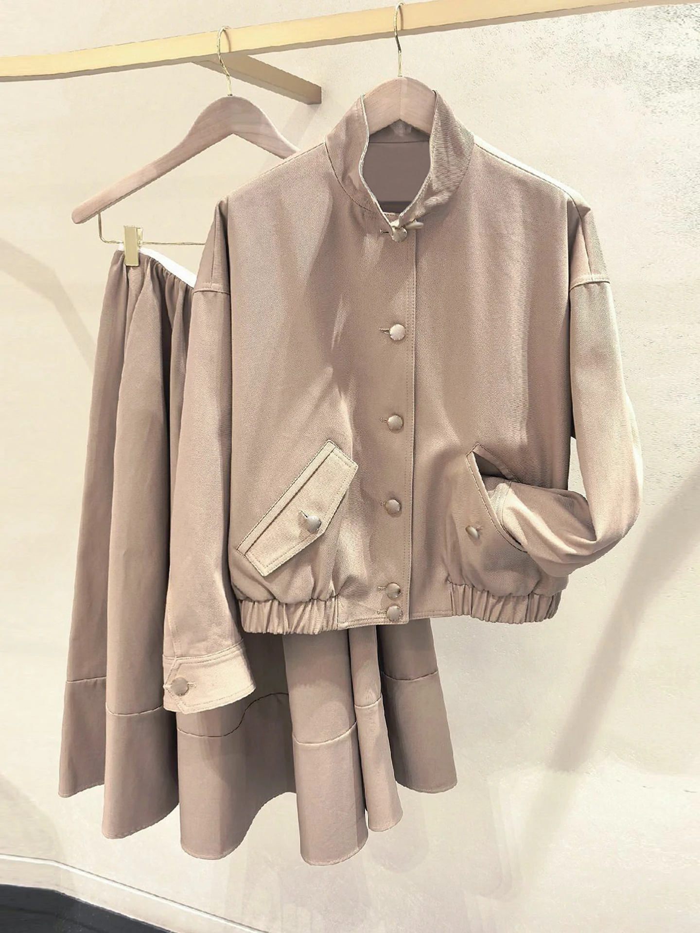 

Комплект M Home Nan You: Элегантный женский костюм для работы (куртка с воротником-стойкой и юбка) из полиэстера, модный стиль для офиса и повседневной носки