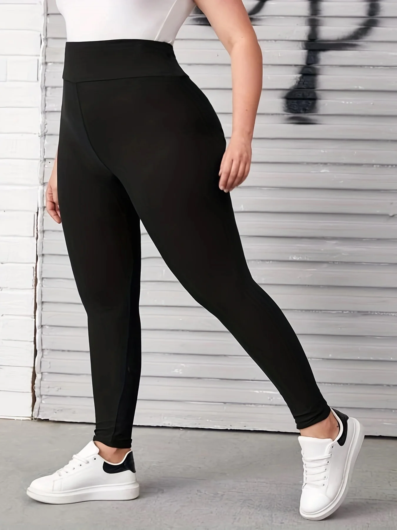 Nowy trend Czarne legginsy o wysokiej rozciągliwości w dużych rozmiarach Nosić dziewięciopunktowe spodnie z wysokim stanem Plus Fat Solid Color Small Feet Pants