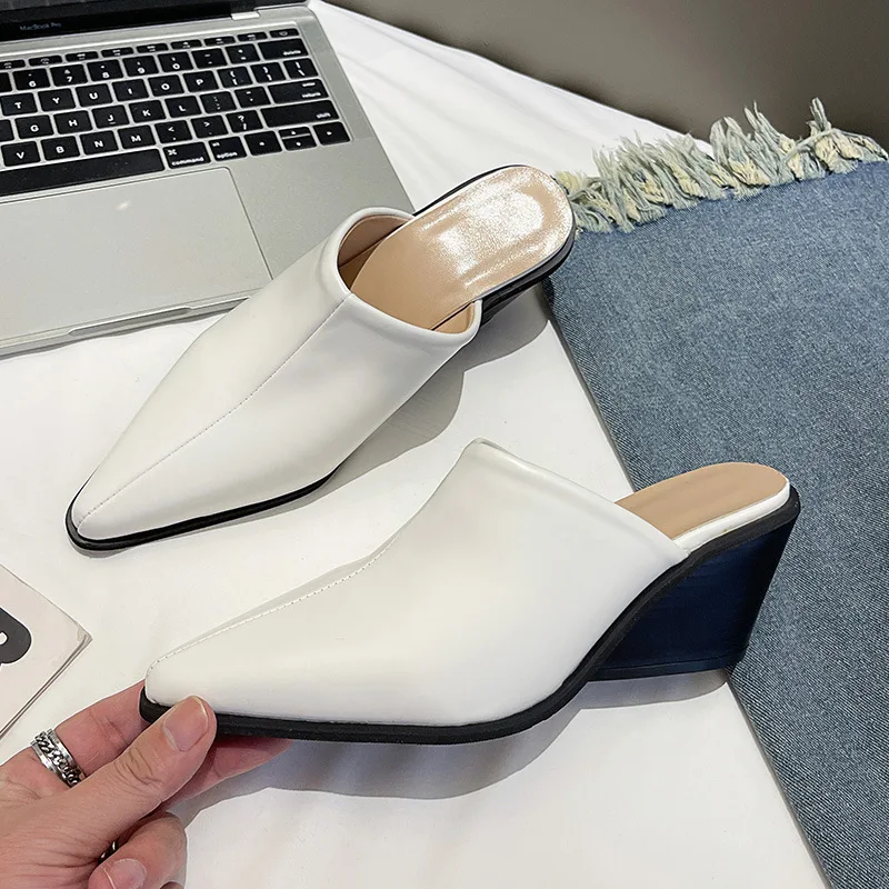 Pantofle damskie Loafers Luxury Slides Female Mule Cover Toe Square heel On A Wedge Heeled Mules Low 2025 Designer Block