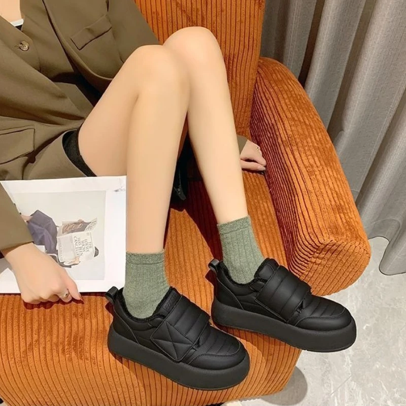 أحذية رياضية بنعل سميك مبطنة بالفانيلا باللون الأبيض الكريمي بتصميم رغيف الخبز الياباني مع نعل خارجي مطاطي غير قابل للانزلاق #4