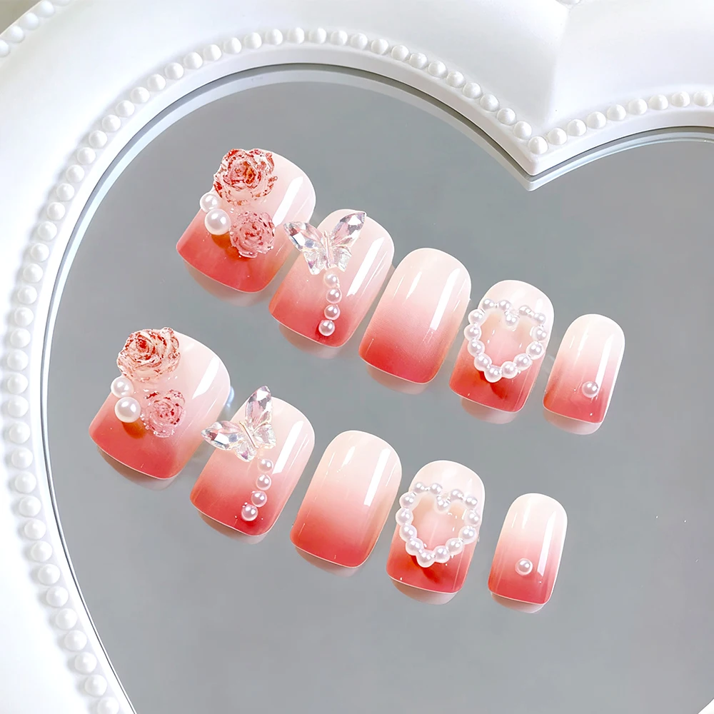 24 قطعة أظافر صناعية مربعة قصيرة متدرجة حمراء مع أحجار الراين على شكل فراشة ثلاثية الأبعاد اضغط على أطراف أصابع كاذبة لعيد الحب TD