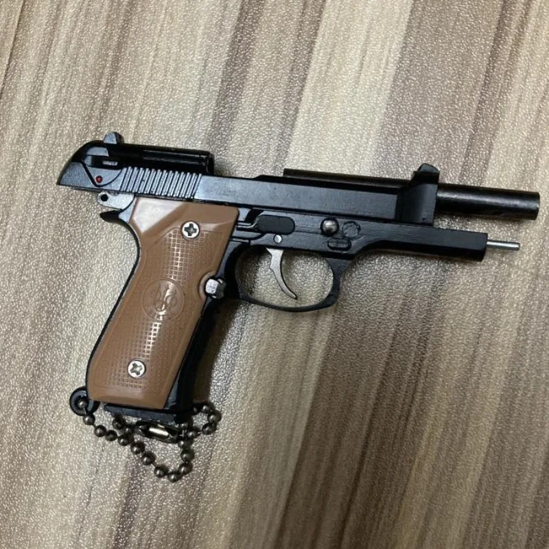 1:3 Alloy Metal Removal Keychain 92F Simulation Gun Toy Model Small Toy Mini Pendant Men's Collection