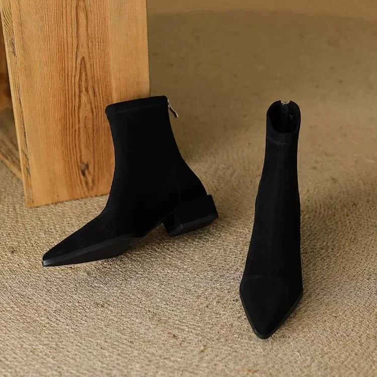 Plus-Size Damenstiefel 2026 Wintermode Spitz Zehentrenner Kurze Stiefel mit Reißverschlüssen am Rücken, Schlanke Nude-Stiefel mit Niedrigem Absatz – Detail 10