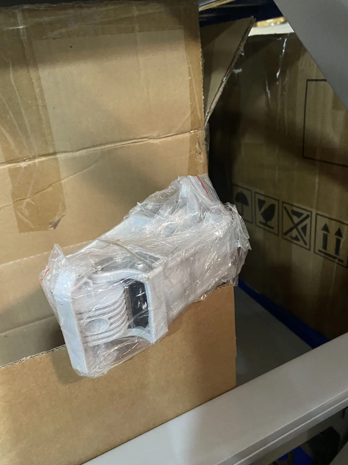 

1 комплект шарнира ADF в сборе CQ819-60011 для HP LaserJet Enterprise 700 Color M725 M775 MFP M725dn M725f M725z M775dn M775