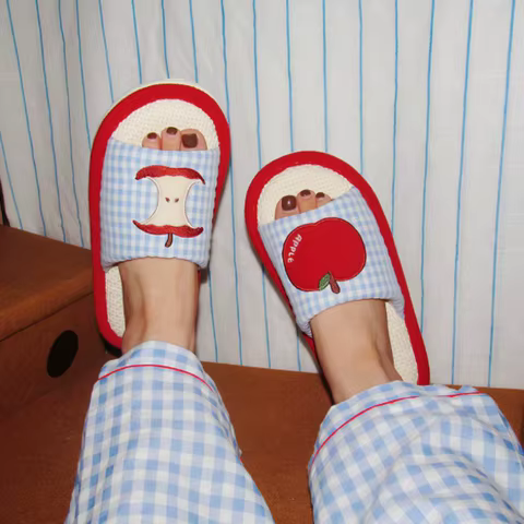 Comfortable Strawberry House Linen Slippers Anti-slip Flax Sweet Slippers Women Grid Stripe Fruits Indoor Slippers All Seasons
