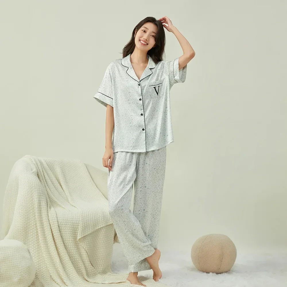 Secret Leopard print women's pajamas of the same style, short-sleeved trousers, ice silk loungewear, two-piece set.