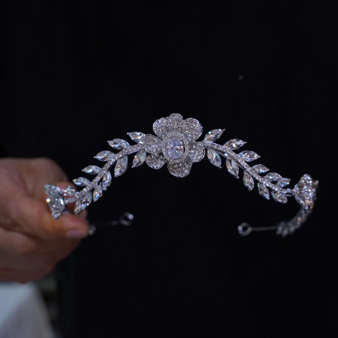 

Fashion Zircon Bridal Tiara Pinrcess Crystal Wedding Crown Hair Accessory for Brides Birthday Parties