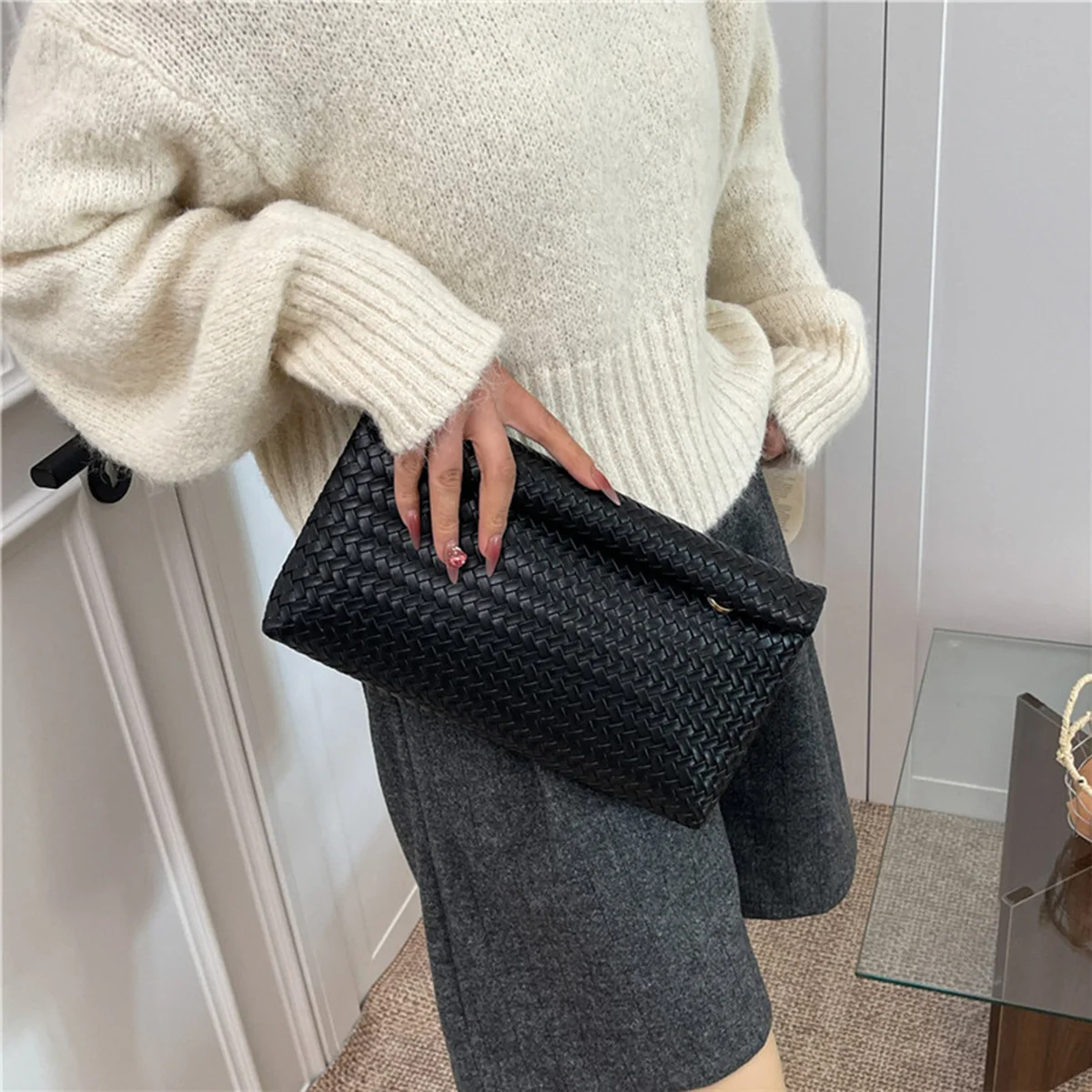 Braided Texture Fashion Retro Solid Color Clutch Bag PU with Lightweight Magnetic Closure Water Resistant for Daily Use image 5